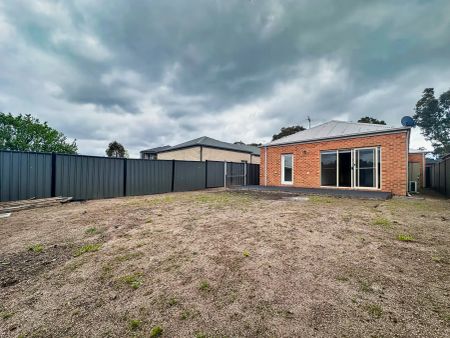 “Family Living in an Excellent Location!!!” - Photo 5