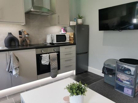 1 bedroom in a house share to rent - Photo 5