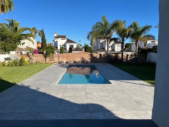 Chalet en alquiler en Nueva Andalucia, Marbella - Photo 1