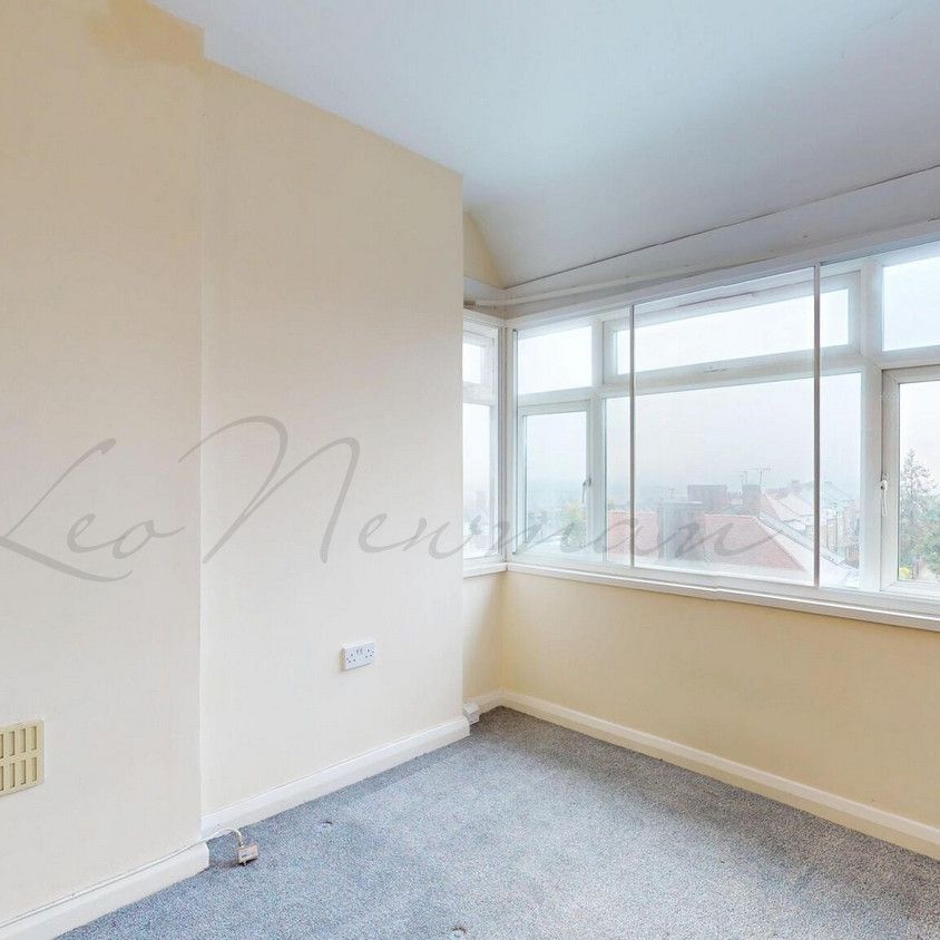 Wakemans Hill Avenue, London, NW9 - Photo 1