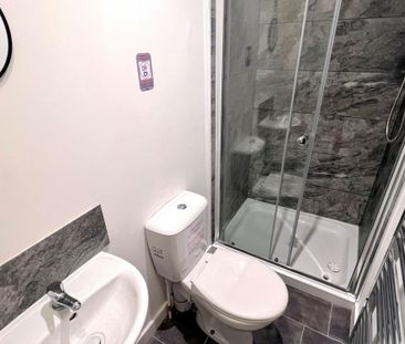 1 bedroom in a house share to rent - Photo 5