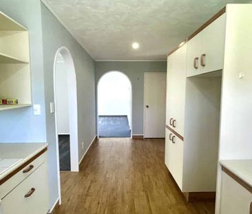 Spacious 3-bedroom - Taradale - Photo 3