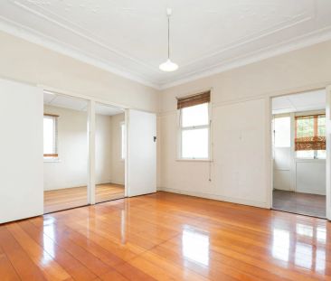 Charming 3-Bedroom Home in Prime Greenslopes Location - Photo 1