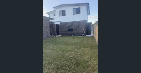 5 Bedrooms Brand New House for Rent in Airds - Photo 3