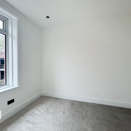 High Street - Photo 3