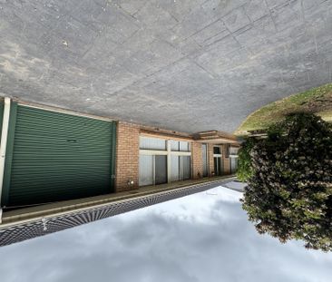 Huge Family Home in Glenfield with 4 Bedrooms including granny - Photo 5