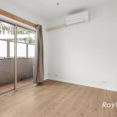 Modern & Spacious Apartment in a Fantastic Location - Photo 2