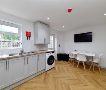 1 bedroom in a house share to rent - Photo 4