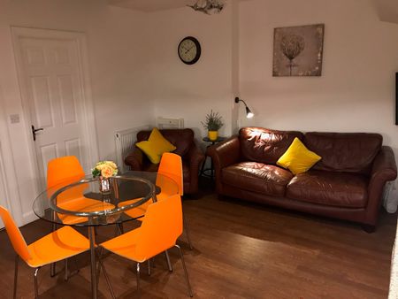 6 Bed Terraced House, Sir Henry Parkes Road, CV5 - Photo 2