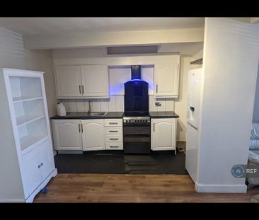 3 bedroom terraced house to rent - Photo 6