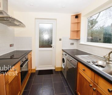 3 bedroom semi-detached house to rent - Photo 3
