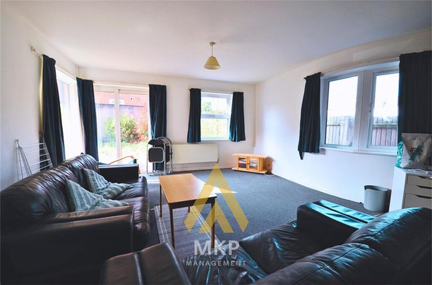 4 bedroom flat to rent - Photo 1