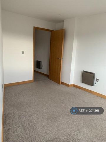 1 bedroom flat to rent - Photo 2
