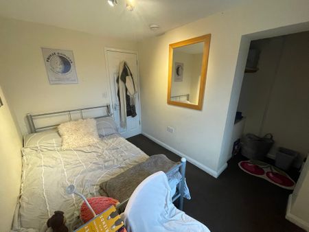 Rockingham Avenue, Tang Hall - P2169 - Photo 3