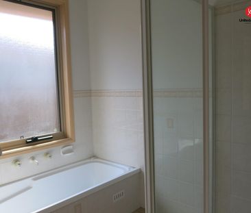 9 Gladstone Close, West Hoxton, NSW 2171 - Photo 2