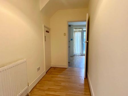 Studio Flat, New Close, SW19 - Photo 3