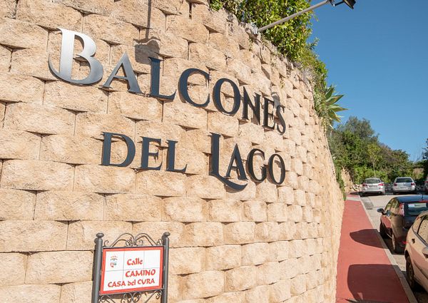 Luxury apartment in Balcones del Lago, Istán