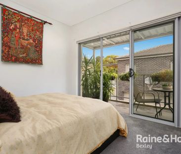 Stylish Inner-West Townhouse in Heart of Canterbury - Photo 5
