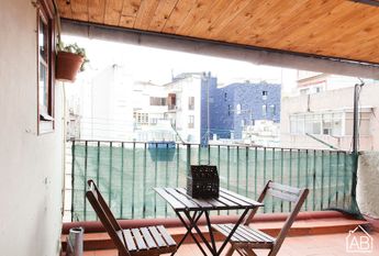 Lovely studio apartment with a terrace close to Las Ramblas