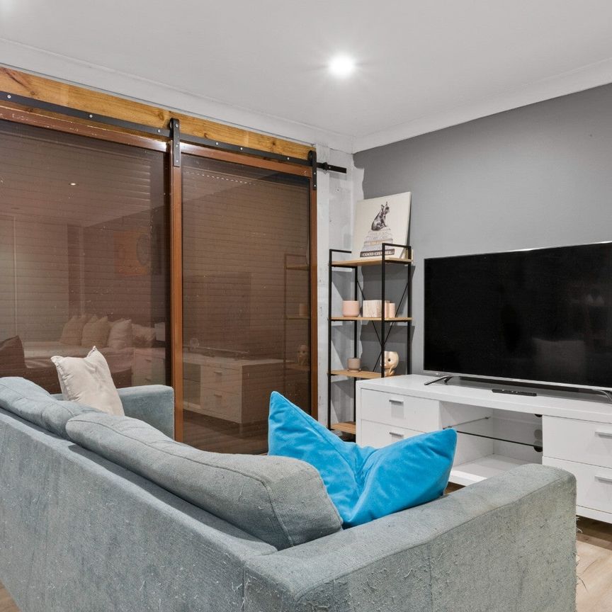 Petersham - Photo 1