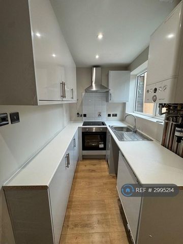 2 bedroom terraced house to rent - Photo 3
