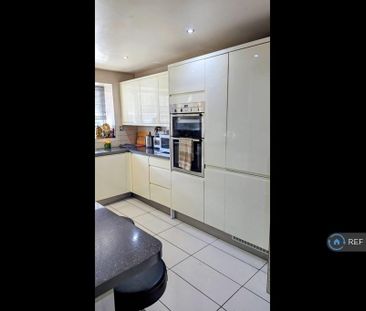 1 bedroom in a house share to rent - Photo 4