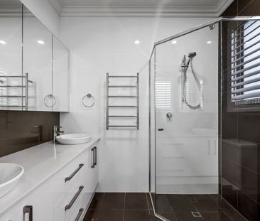 Fully Furnished 4-Bedroom, 2-Bathroom Family Home in Prestigious Tr... - Photo 6