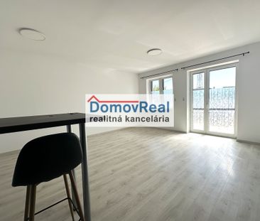 Veľký 1-izbový byt s balkónom a parkovacím miestom - Photo 2