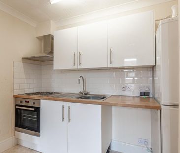 2 bedroom maisonette to rent - Photo 4