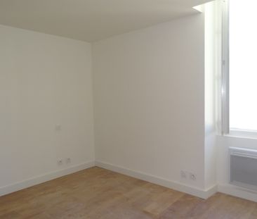 Location Appartement 3 pièces 66m² NIMES 30000 - Photo 2
