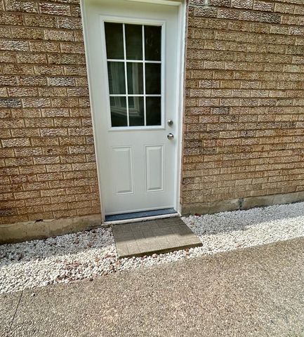 For Lease - 4650 Crosswinds Drive Unit# Basement, Mississauga, Ontario - Photo 2