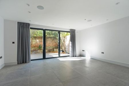5 bedroom terraced house to rent - Photo 4