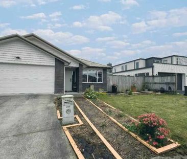 Family Home in Karaka Harbourside - Photo 1