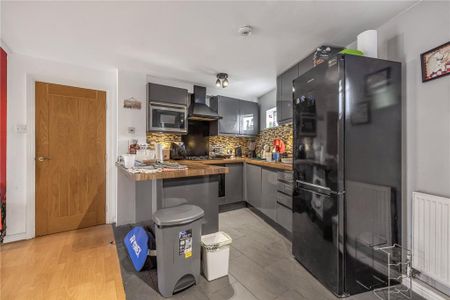 3 bedroom apartment to rent - Photo 2