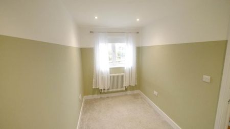 4 bedroom semi-detached house to rent - Photo 5