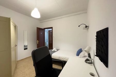 Carrer de Vilamarí, Barcelona, Catalonia 08015 - Photo 4