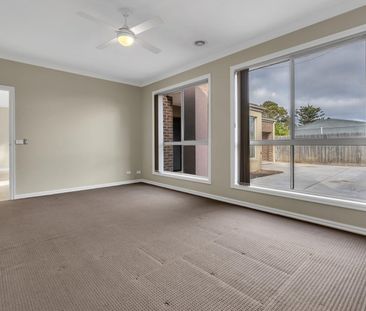 8 Lunn Court, Altona Meadows VIC 3028 - House For Rent | Domain - Photo 5
