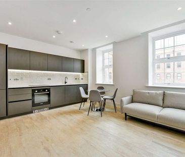 A brand new and furnished two bedroom apartment in the Clock Tower, Horlicks by Berkeley Homes. - Photo 5