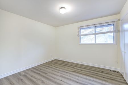 For Lease - 163 Castle Crescent, Oakville, Ontario - Photo 3