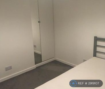 1 bedroom in a house share to rent - Photo 2