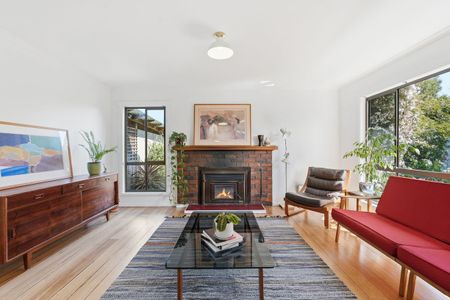 Charming 3-Bedroom House for Lease in Brighton - Photo 2