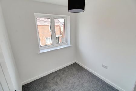 3 bedroom semi-detached house to rent - Photo 3