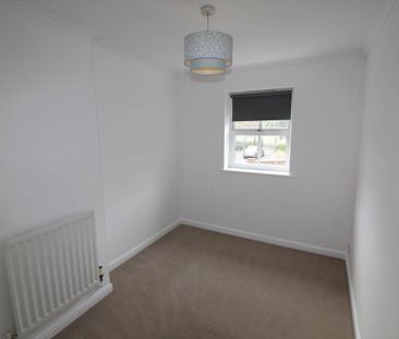 2 bedroom end of terrace house to rent - Photo 2