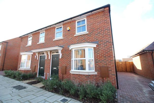 3 bedroom semi-detached house to rent - Photo 1