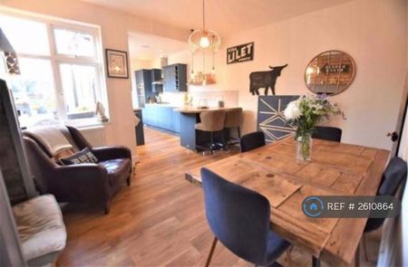 3 bedroom semi-detached house to rent - Photo 3