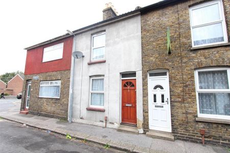 3 bedroom terraced house to rent - Photo 5