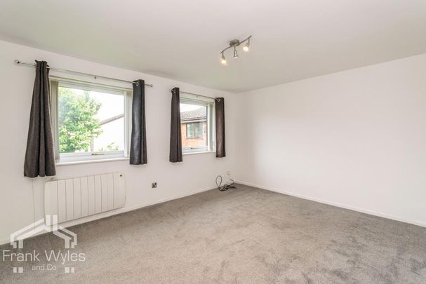 2 bedroom flat to rent - Photo 1