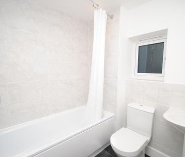 2 bedroom semi-detached house to rent - Photo 4