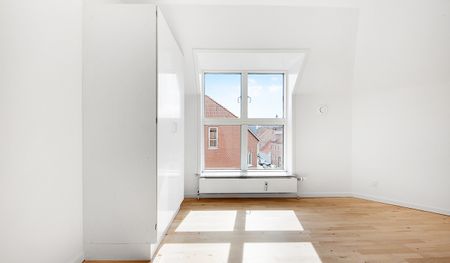 Renoveret med flot køkken - med stor altan - Photo 5