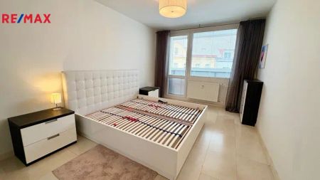 Pronájem bytu o dispozici 3+kk v ulici Pod Altánem, Praha 10 - Strašnice - Photo 4